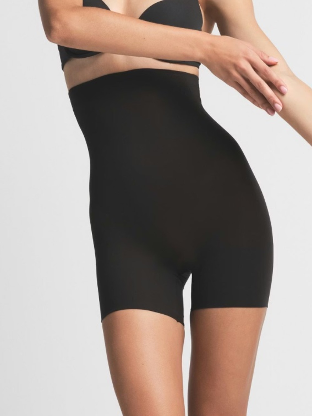 SKIMS Everyday Sculpt Mid Thigh Short